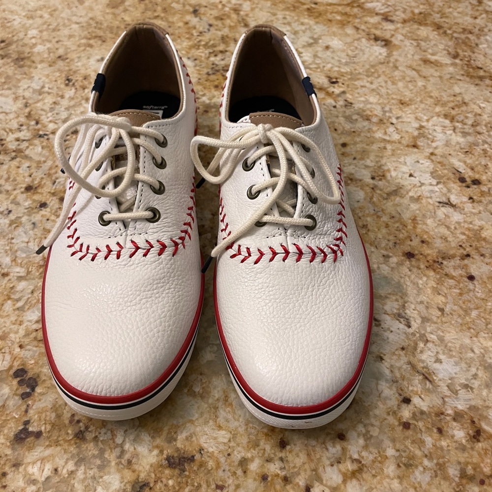 New in Box Keds Champion Pennant Leather Lace Up - Women’s Ladies Size 7.5M US